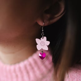 Vertaisuuden Voimalla Juhlavuoden koru