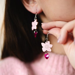 Vertaisuuden Voimalla Juhlavuoden koru